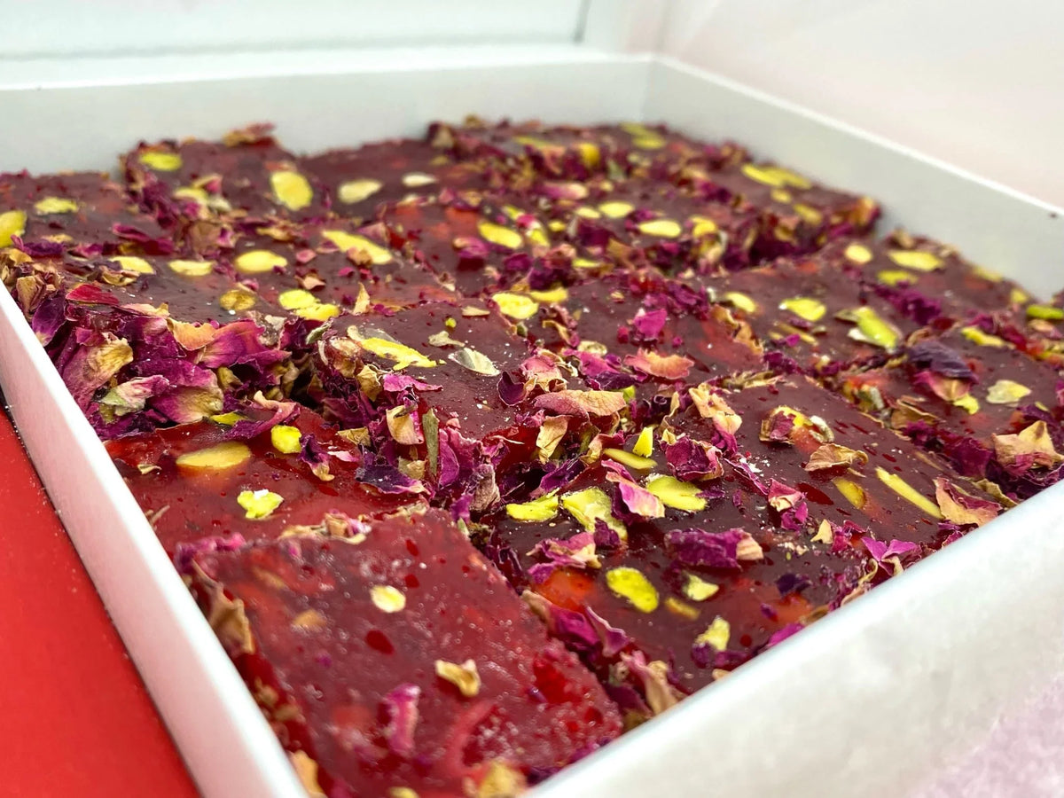 Ganik Sarsultan | Turkish Delight Pistachio Pomegranate Wick with Rose Petals