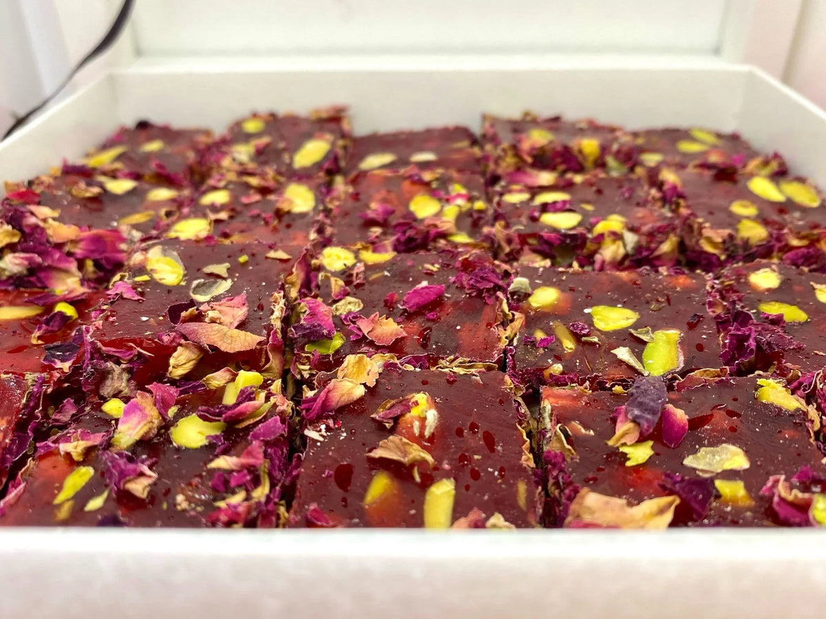 Ganik Sarsultan | Turkish Delight Pistachio Pomegranate Wick with Rose Petals