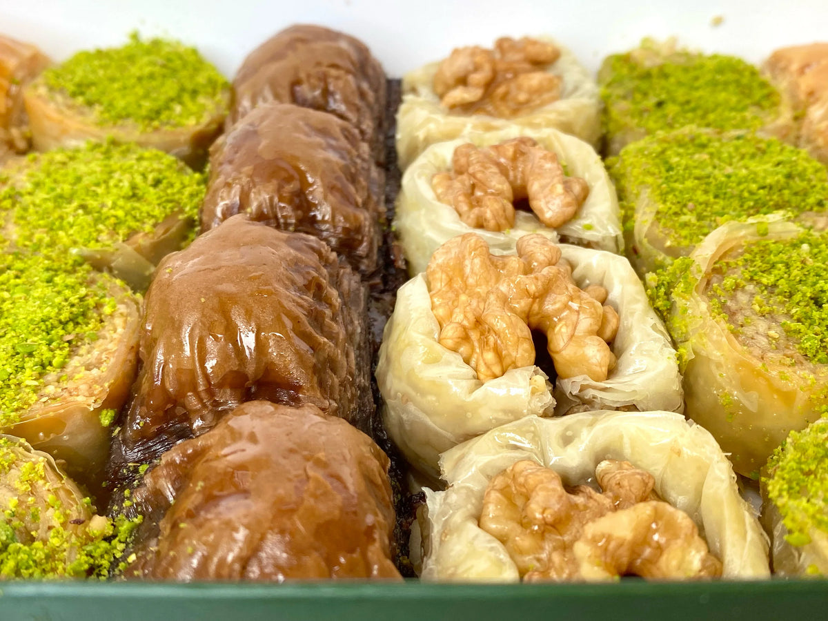 كاراكوي غولو أوغلو | علبة هدايا البقلاوة الفاخرة بالجوز