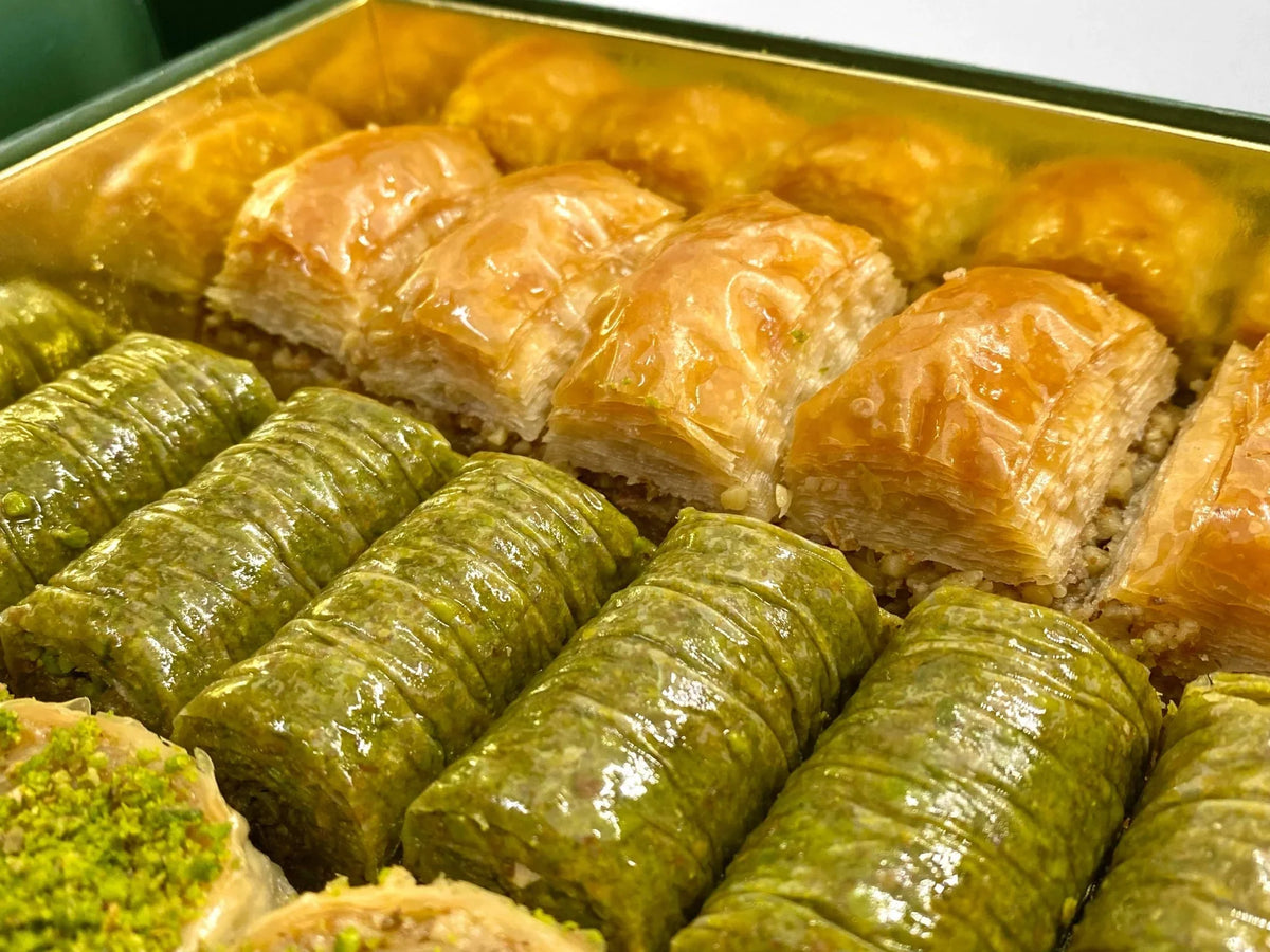 كاراكوي غولو أوغلو | بقلاوة تركية مشكلة في علبة هدايا خاصة