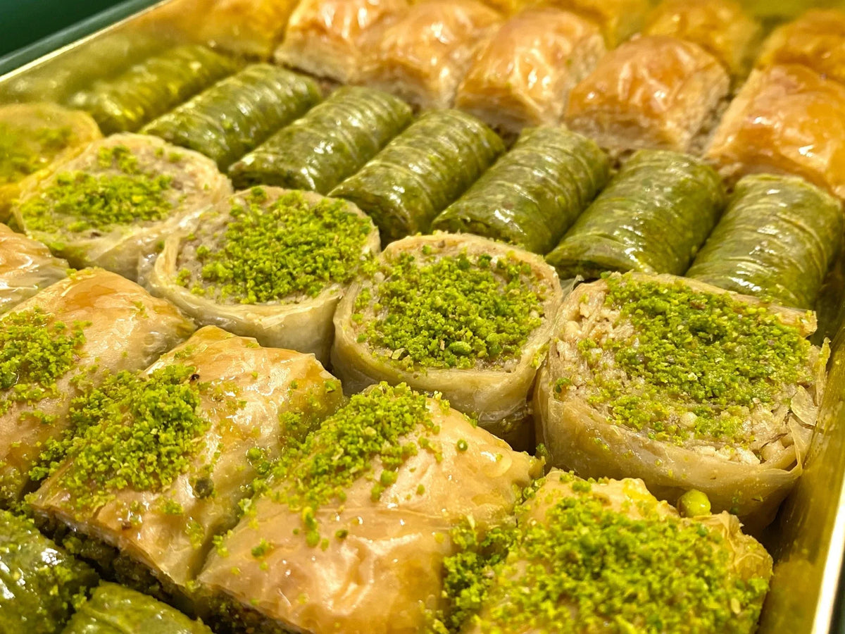 كاراكوي غولو أوغلو | بقلاوة تركية مشكلة في علبة هدايا خاصة