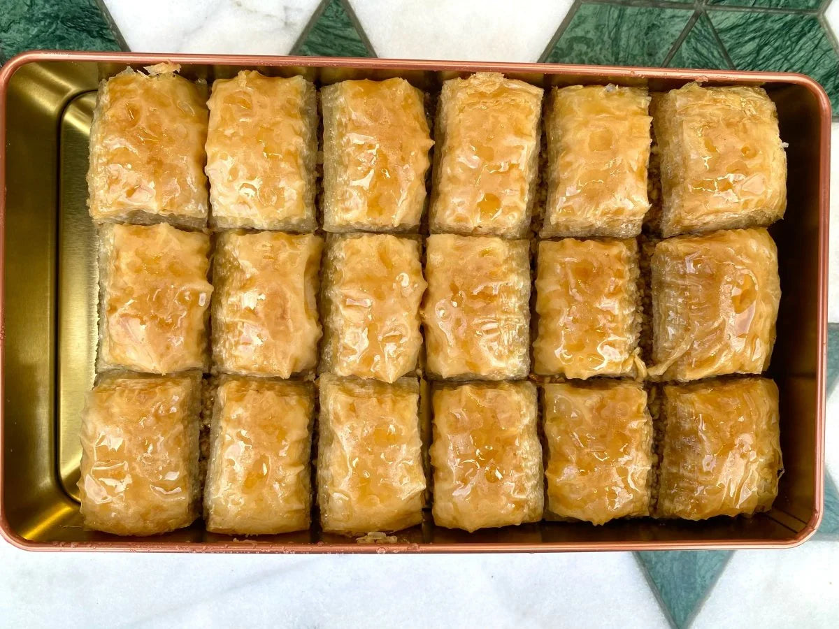 Koskeroglu | Antep Baklava with Walnut in Gift Metal Box