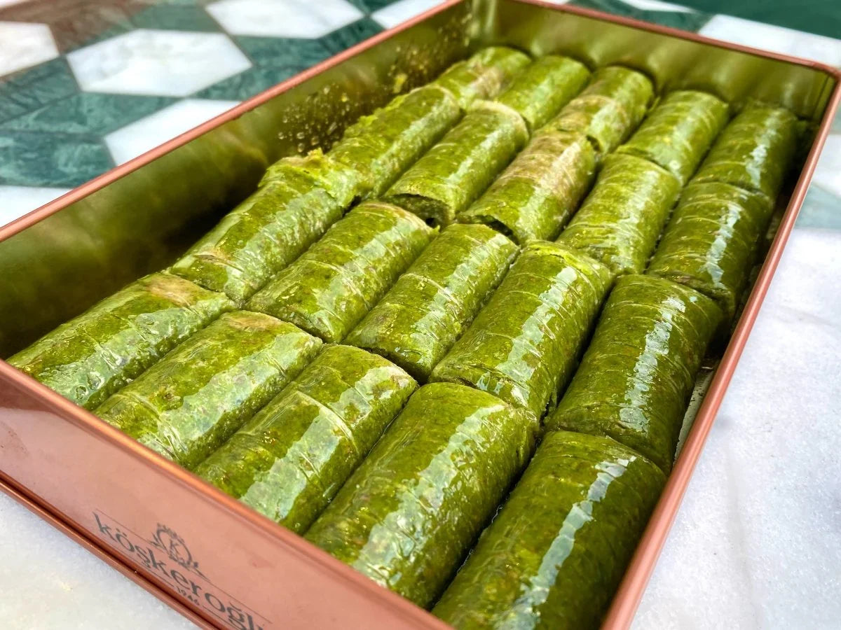 كوشكير أوغلو | بقلاوة أصابع (سارما) بالفستق العنتابي مع علبة معدنية للهدايا
