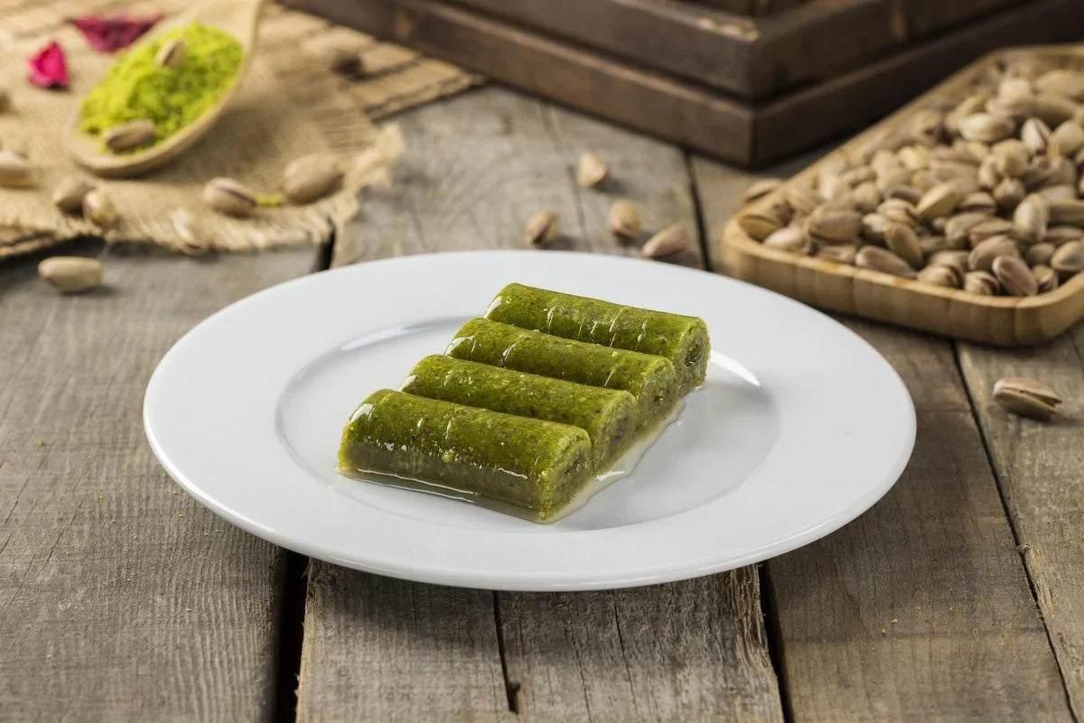 كوشكير أوغلو | بقلاوة أصابع (سارما) بالفستق العنتابي مع علبة معدنية للهدايا
