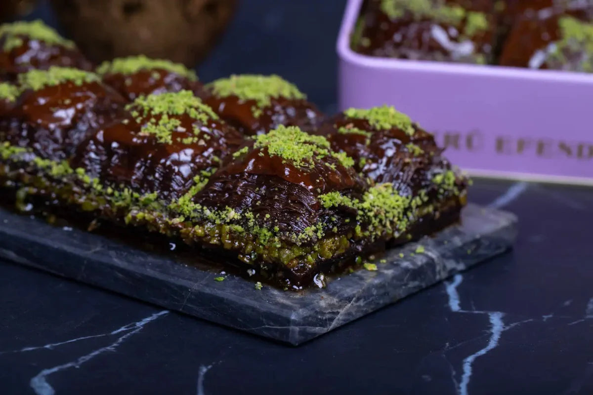 Sukru Efendi 1935 | Chocolate Baklava With Pistachio in Gift Metal Box